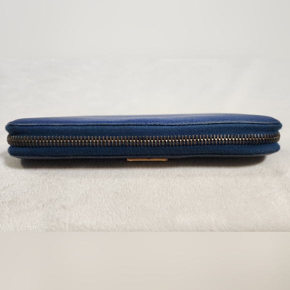 Fendi Selleria long zip. Slight fading int cloth pockets. Liggt coin residue - Picture 9 of 16